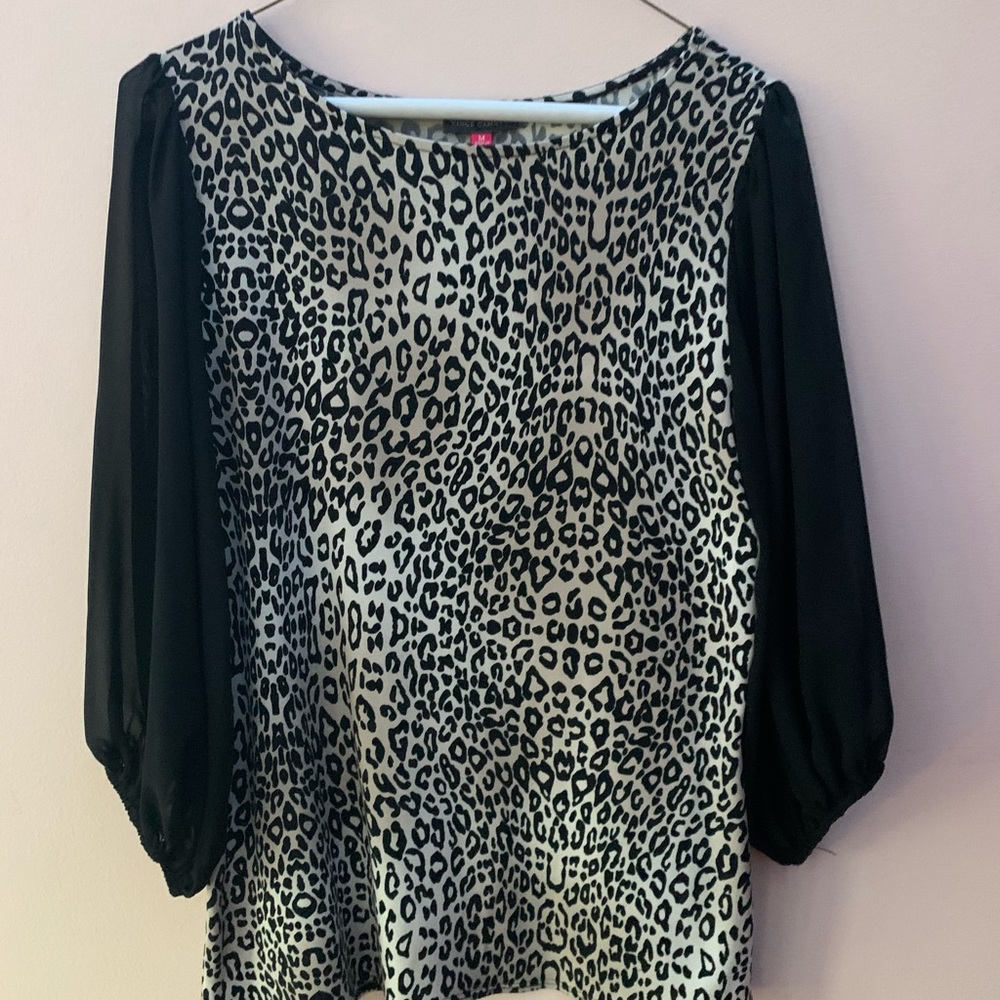 Vince Camuto leaped print blouse